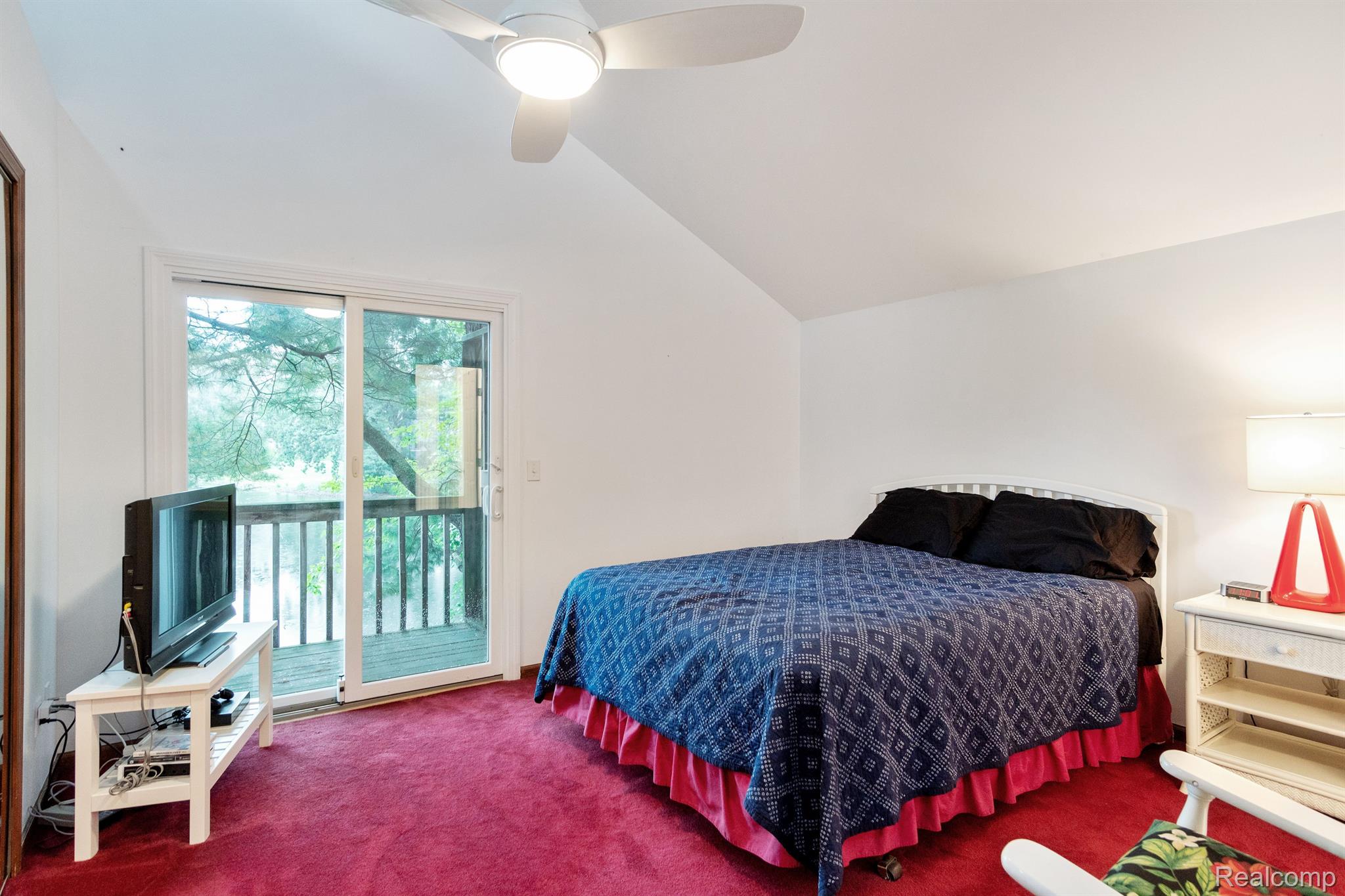 4315 Old Mill Road Pinckney, MI 48169 - Photo 16 of 30 Primary bedroom with balcony