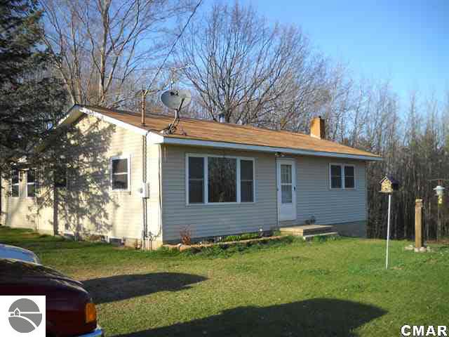 726 Hatchery Road Farwell, MI 48622 - Photo 2 of 9 1772178-1.JPG