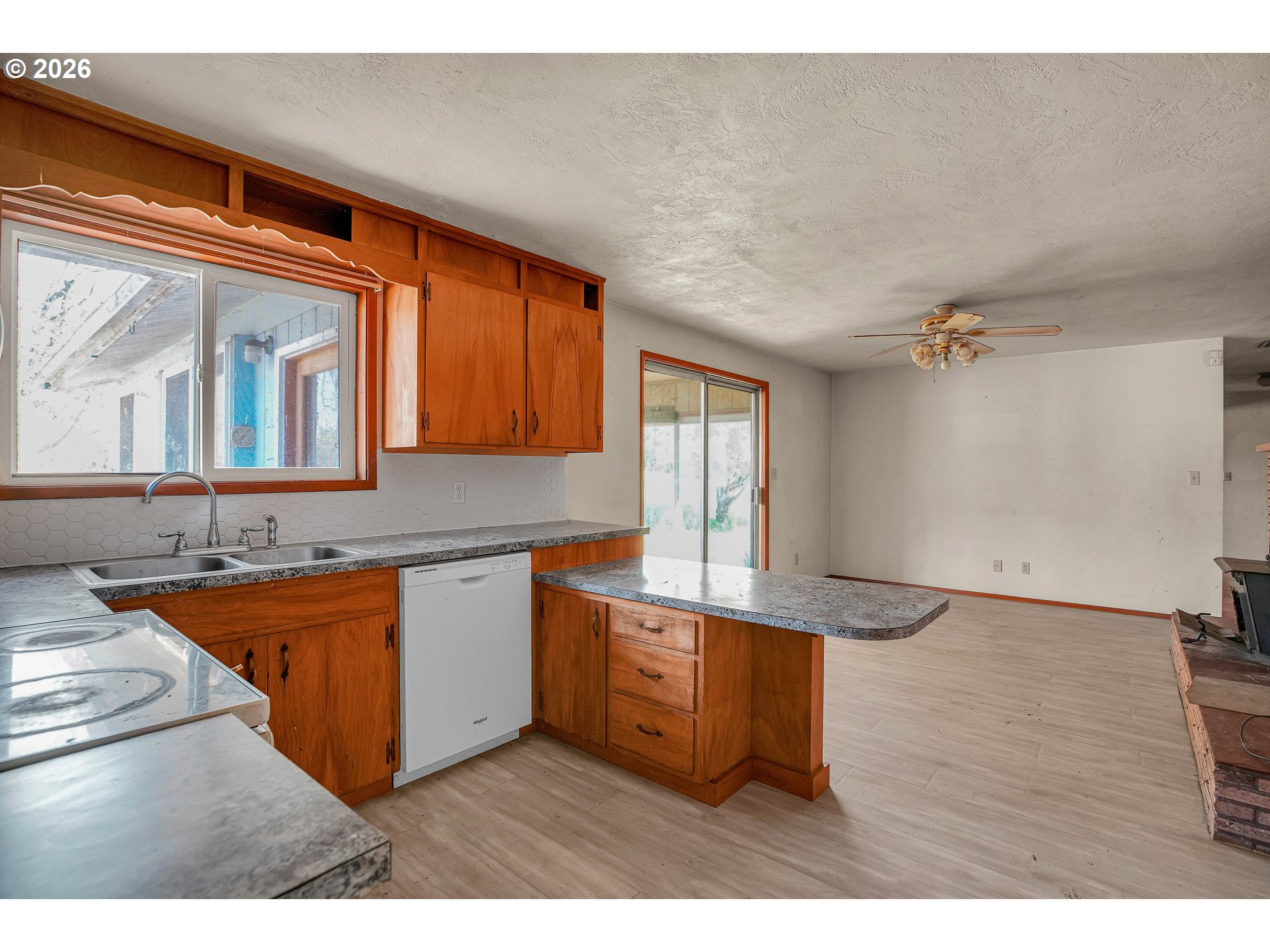 411 Baker Street Lebanon, OR 97355 - Photo 12 of 44