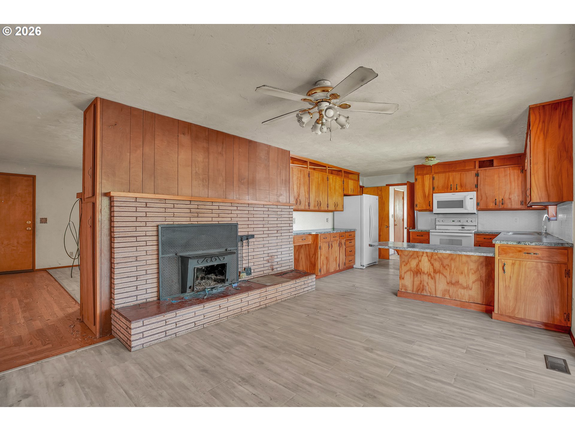 411 Baker Street Lebanon, OR 97355 - Photo 14 of 44