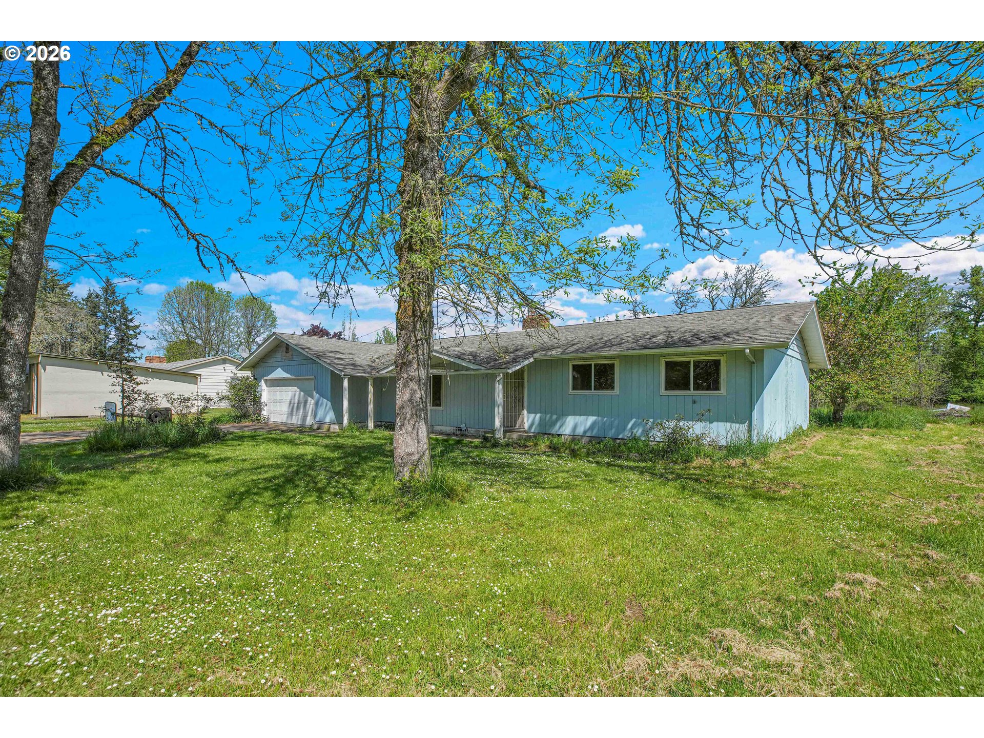 411 Baker Street Lebanon, OR 97355 - Photo 4 of 44