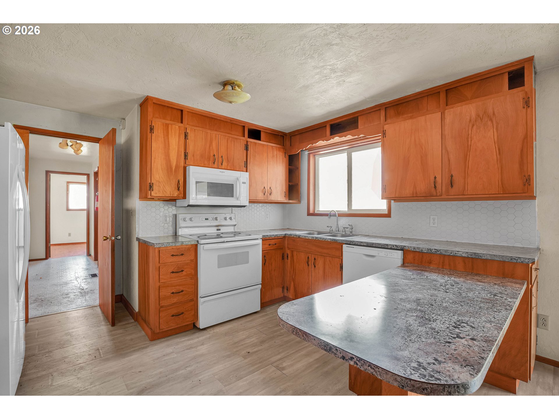 411 Baker Street Lebanon, OR 97355 - Photo 9 of 44
