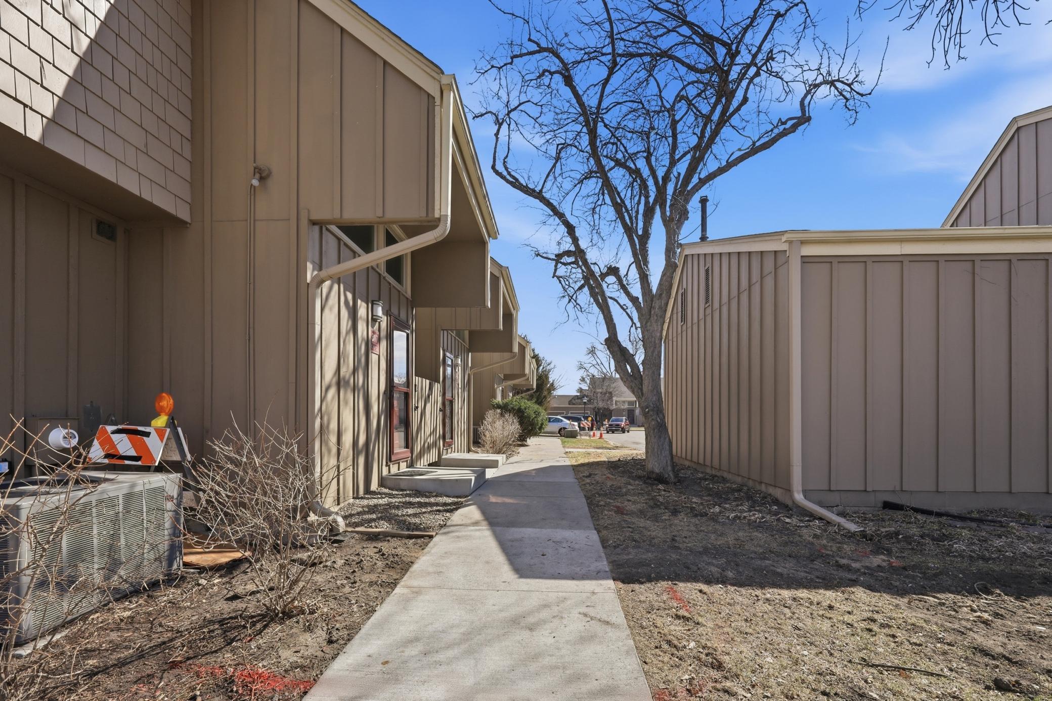 323 East 43rd Street Minneapolis, MN 55409 - Photo 2 of 32