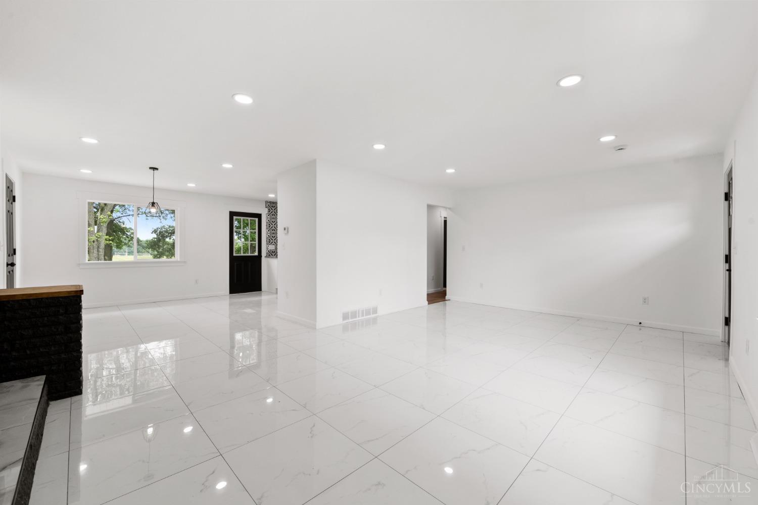 8927 Cheviot Road Cincinnati, OH 45251 - Photo 4 of 31 Gallery Image 4