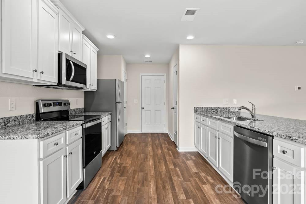 1112 Nia Road Charlotte, NC 28215 - Photo 3 of 14 Gallery Image 3