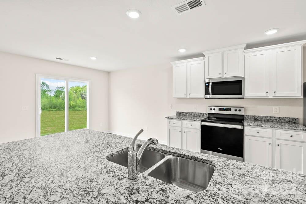 1112 Nia Road Charlotte, NC 28215 - Photo 4 of 14 Gallery Image 4