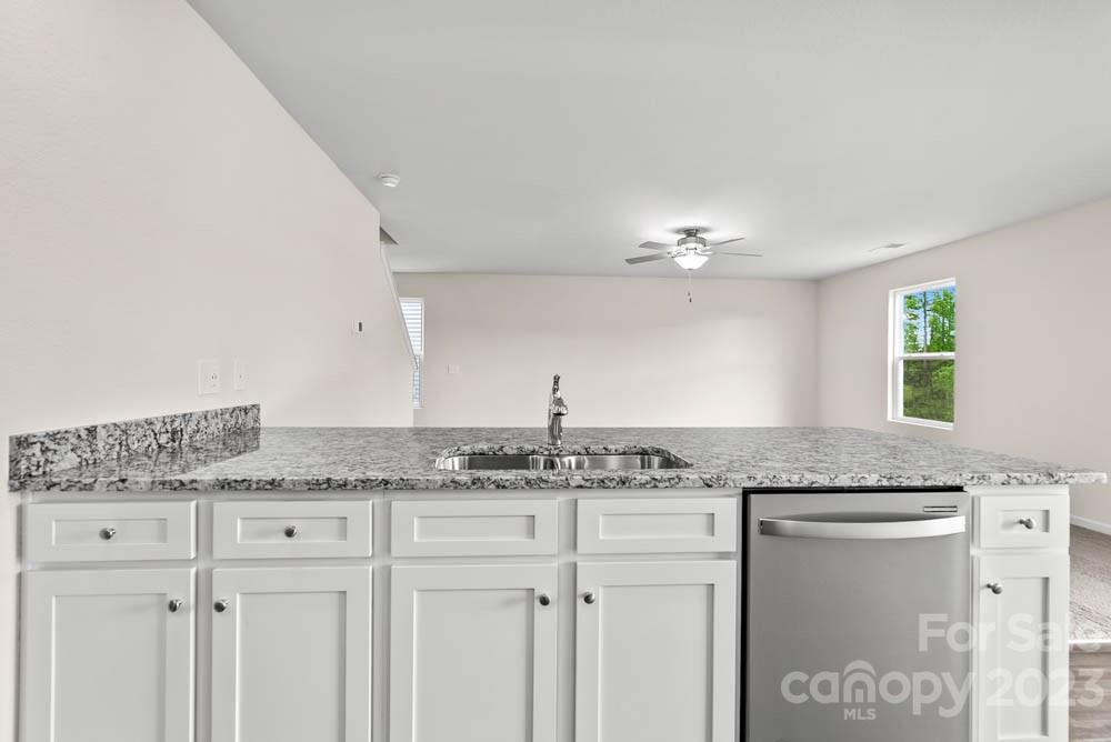 1112 Nia Road Charlotte, NC 28215 - Photo 5 of 14 Gallery Image 5