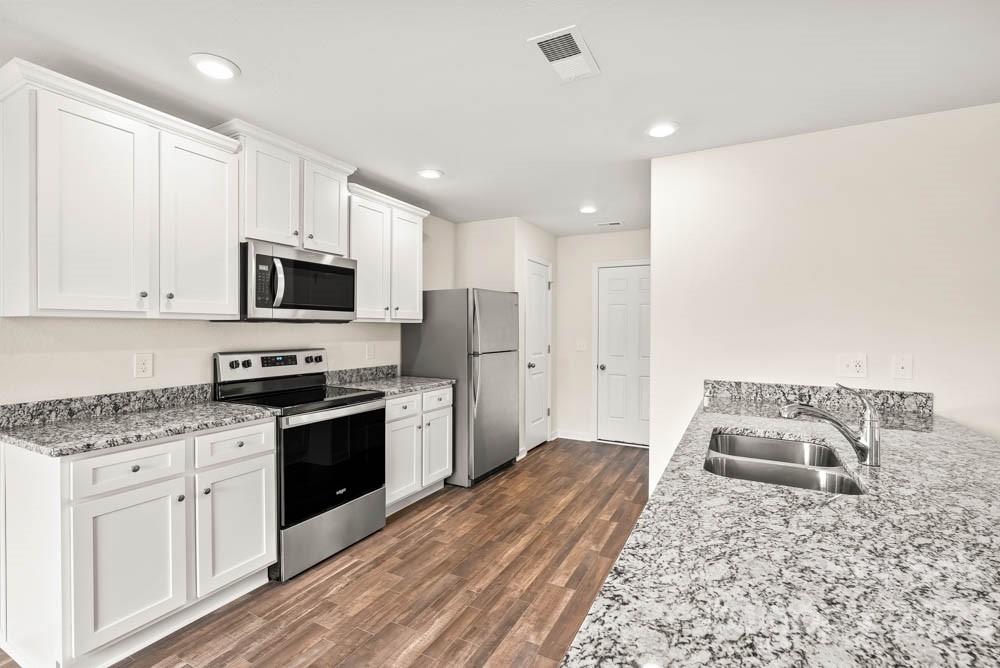 1112 Nia Road Charlotte, NC 28215 - Photo 6 of 14 Gallery Image 6