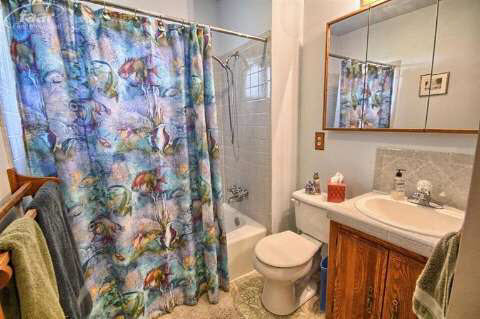 10397 Torrey Road Fenton, MI 48430 - Photo 19 of 29 20405427-18.JPG