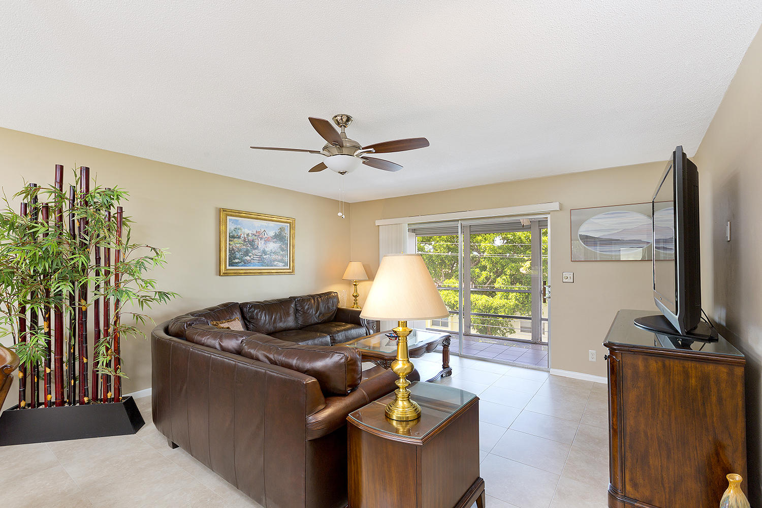 20 Southeast 13th Street, Unit C1 Boca Raton, FL 33432 - Photo 7 of 19 Living Room