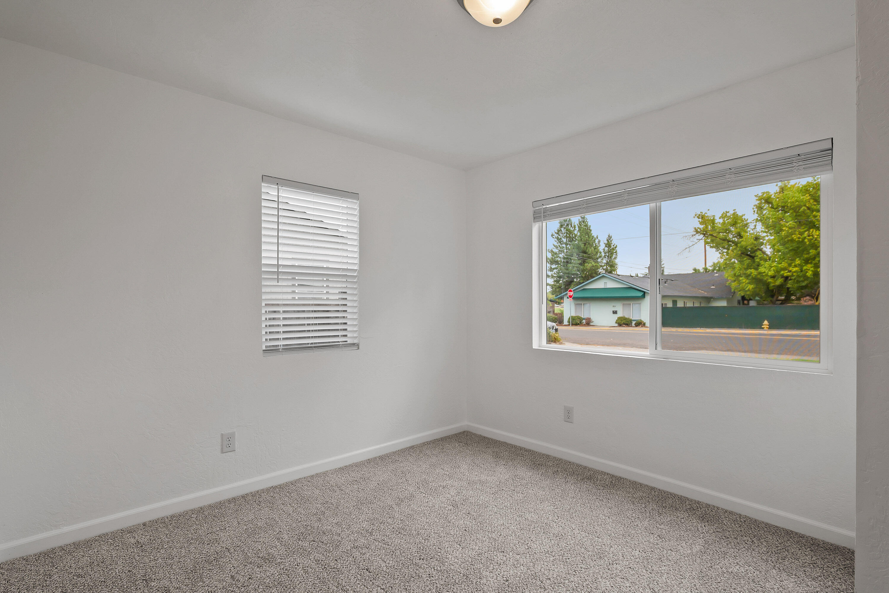 522 South 4th Street Central Point, OR 97502 - Photo 13 of 24 522SFourthSt-017
