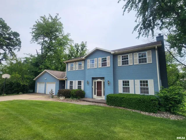 $300,000 | 591 Breezypointe Drive, Clinton, IA 52732