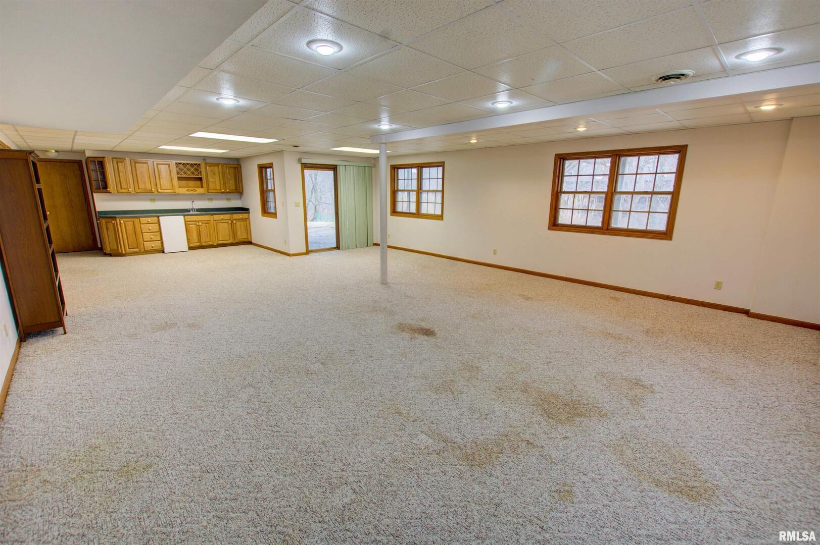 591 Breezypointe Drive Clinton, IA 52732 - Photo 15 of 62