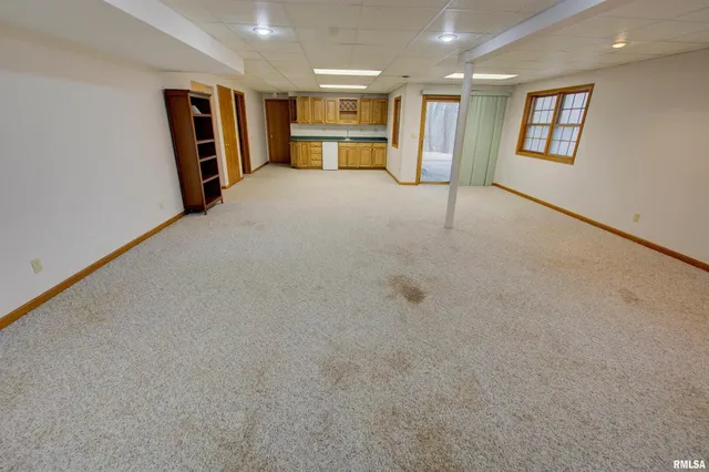 $300,000 | 591 Breezy Point Drive, Clinton, IA 52732