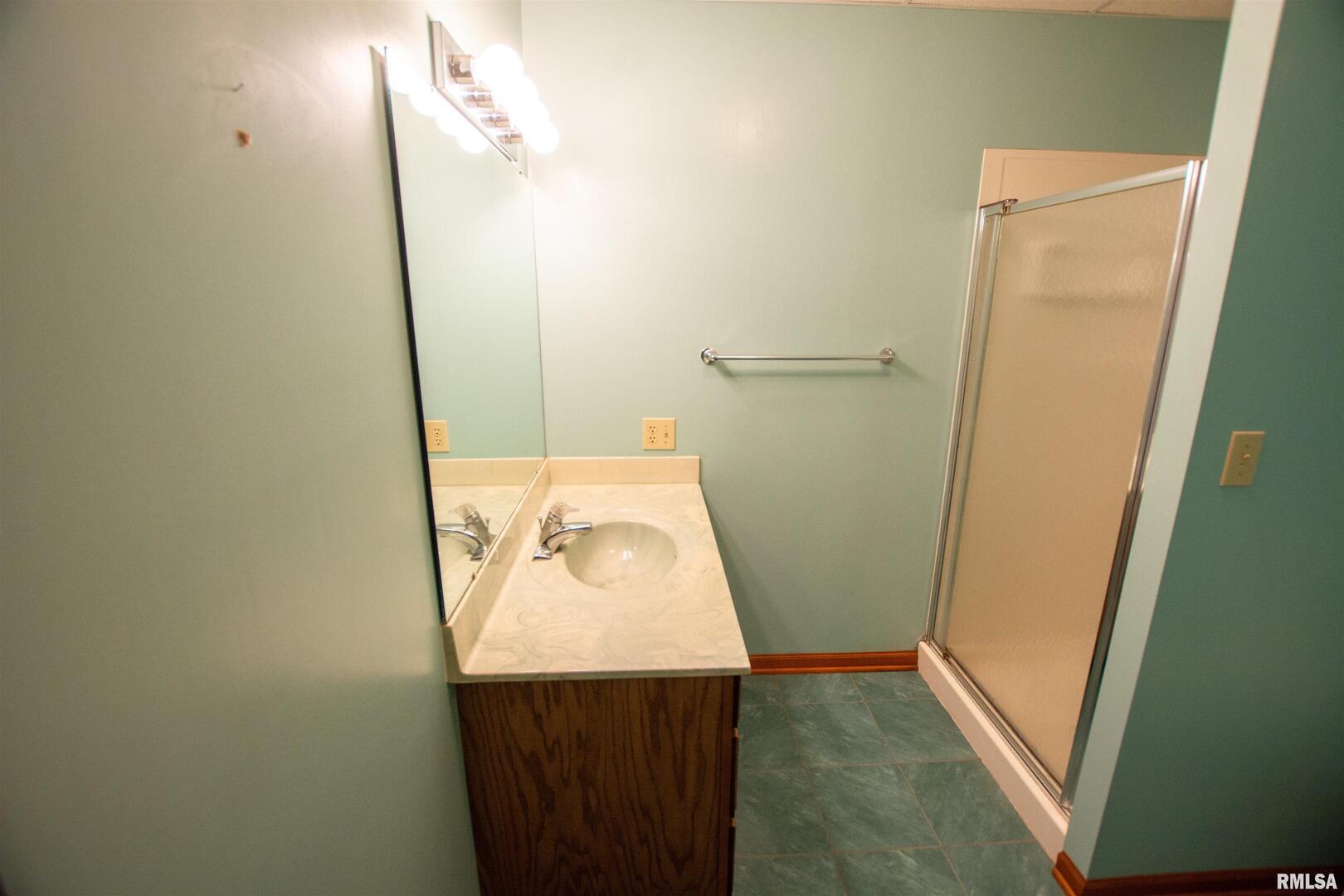 591 Breezypointe Drive Clinton, IA 52732 - Photo 20 of 62