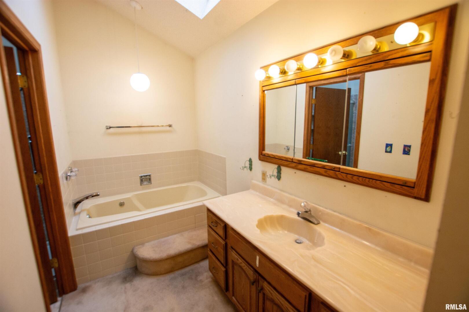 591 Breezypointe Drive Clinton, IA 52732 - Photo 27 of 62