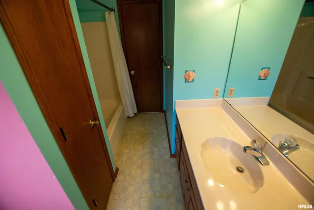 $300,000 | 591 Breezy Point Drive, Clinton, IA 52732