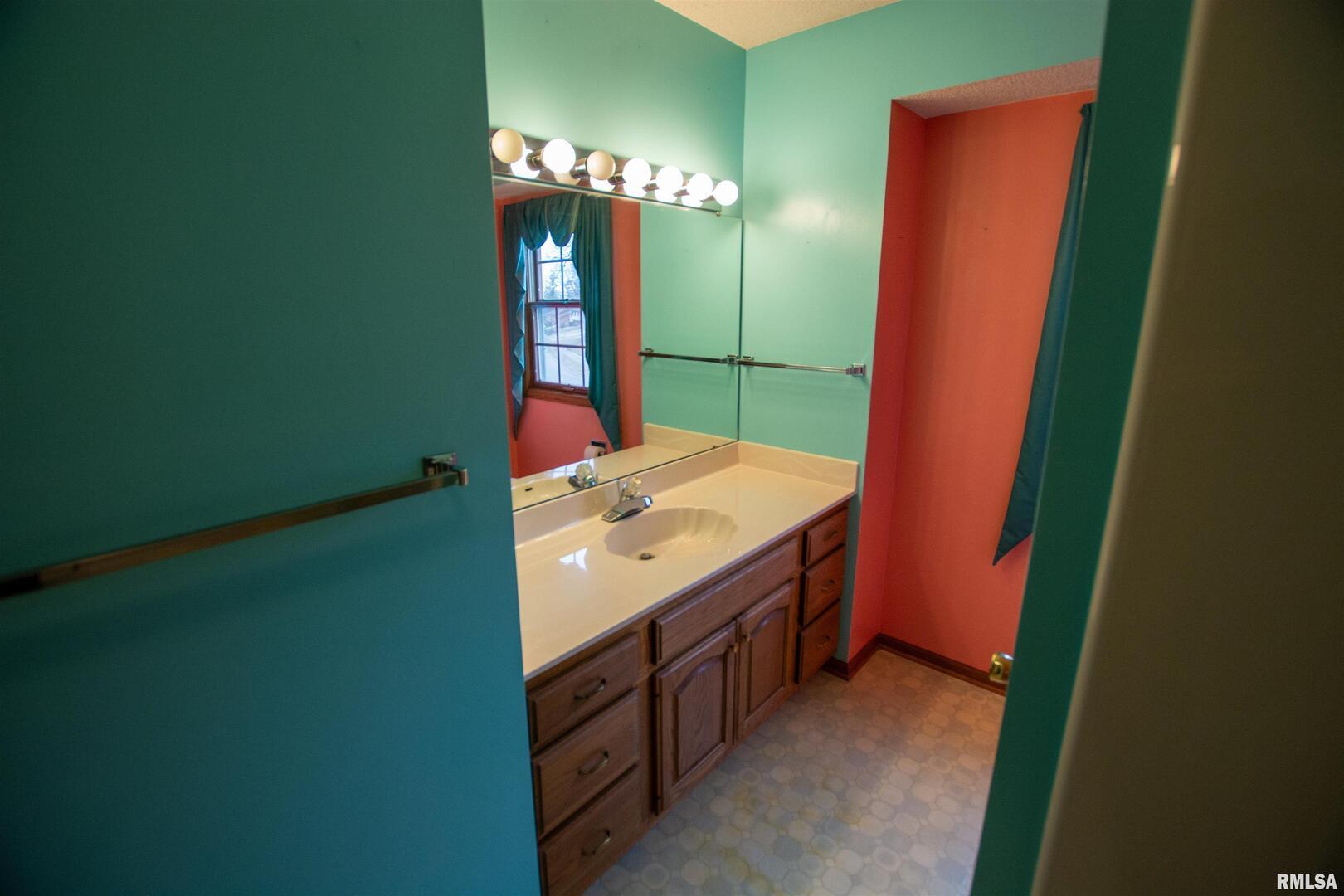 591 Breezypointe Drive Clinton, IA 52732 - Photo 40 of 62