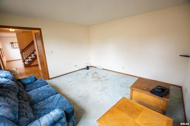 $300,000 | 591 Breezy Point Drive, Clinton, IA 52732