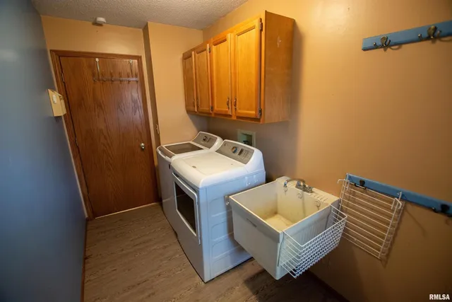 $300,000 | 591 Breezy Point Drive, Clinton, IA 52732