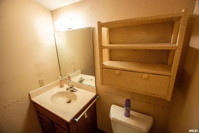 $300,000 | 591 Breezy Point Drive, Clinton, IA 52732