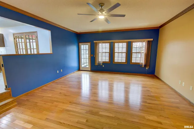 $300,000 | 591 Breezy Point Drive, Clinton, IA 52732