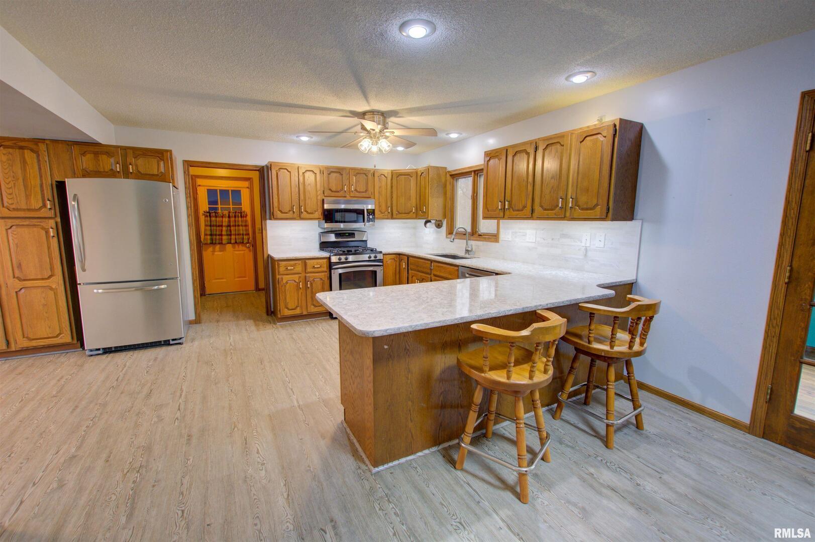 591 Breezypointe Drive Clinton, IA 52732 - Photo 10 of 62