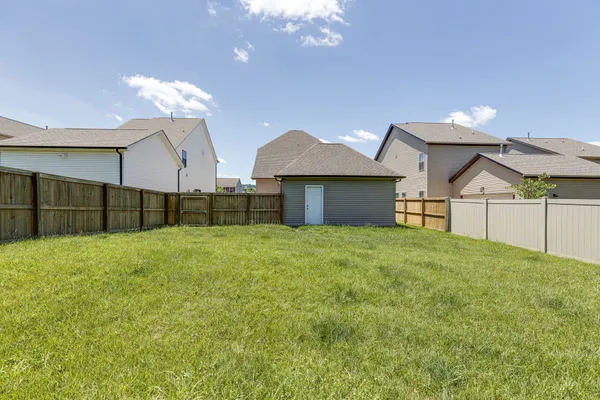 a view of a house with backyard and garden