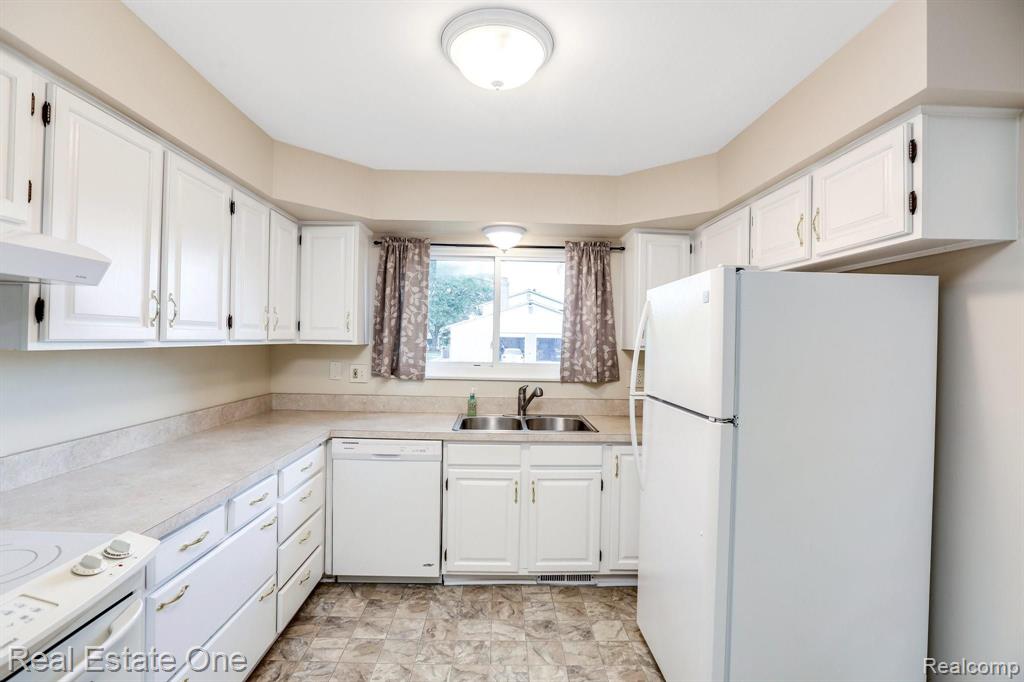 36733 West Seven Mile Road Livonia, MI 48152 - Photo 6 of 28