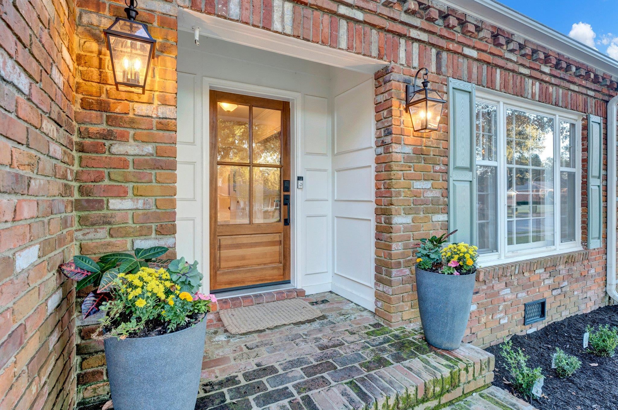 5307 Collingwood Road Memphis, TN 38117 - Photo 4 of 40 a view of a door of the house with a potted plant