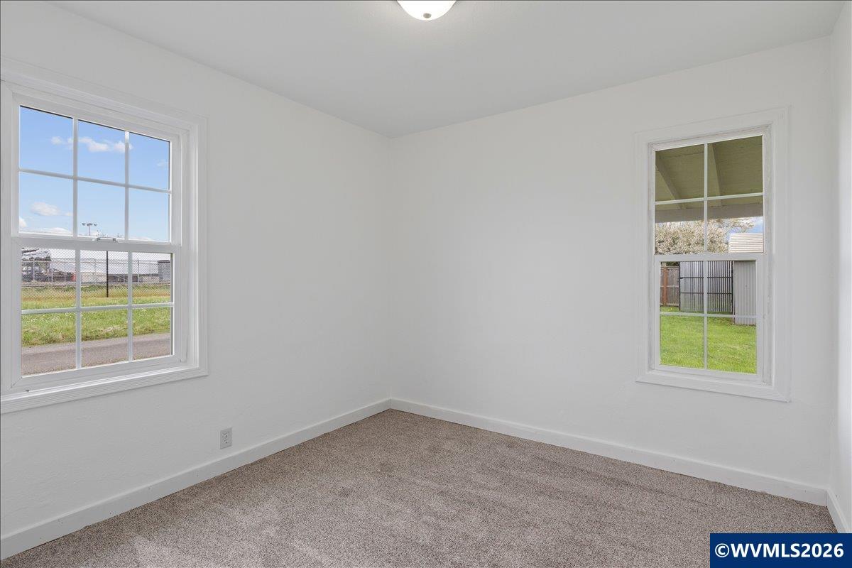 704 Southwest 16th Avenue Albany, OR 97321 - Photo 18 of 35