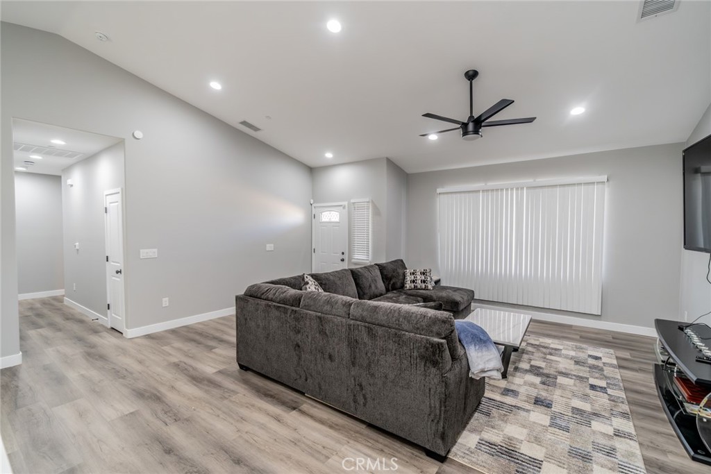 11515 Mariposa Road Hesperia, CA 92345 - Photo 9 of 33