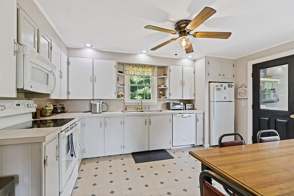 183 Annabessacook Road Monmouth, ME 04265 - Photo 10 of 58 09_BP5A7316_DxO_mls