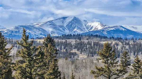 a view of outside area