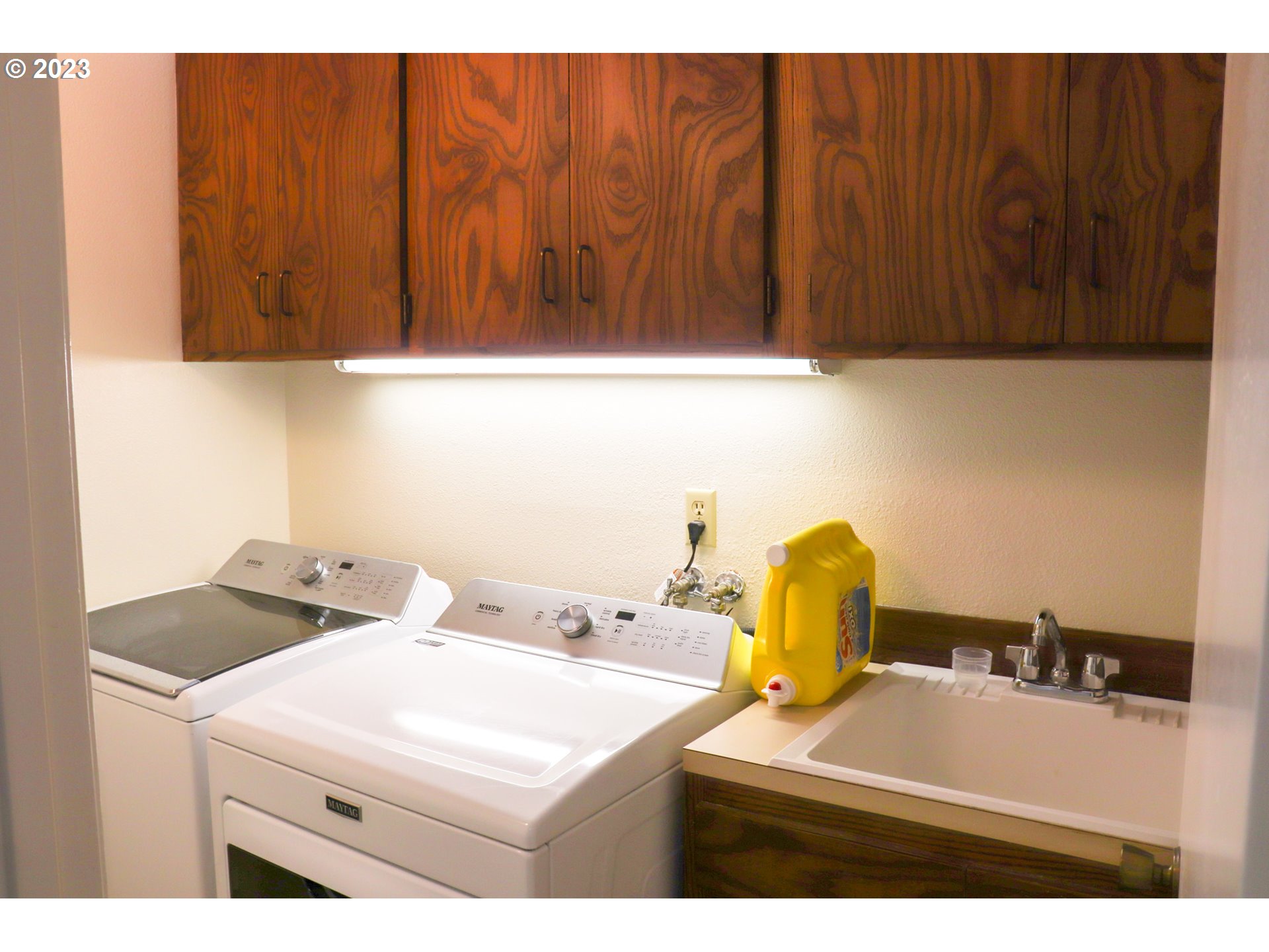 2240 23rd Street Florence, OR 97439 - Photo 27 of 37 a bathroom with a sink and a vanity