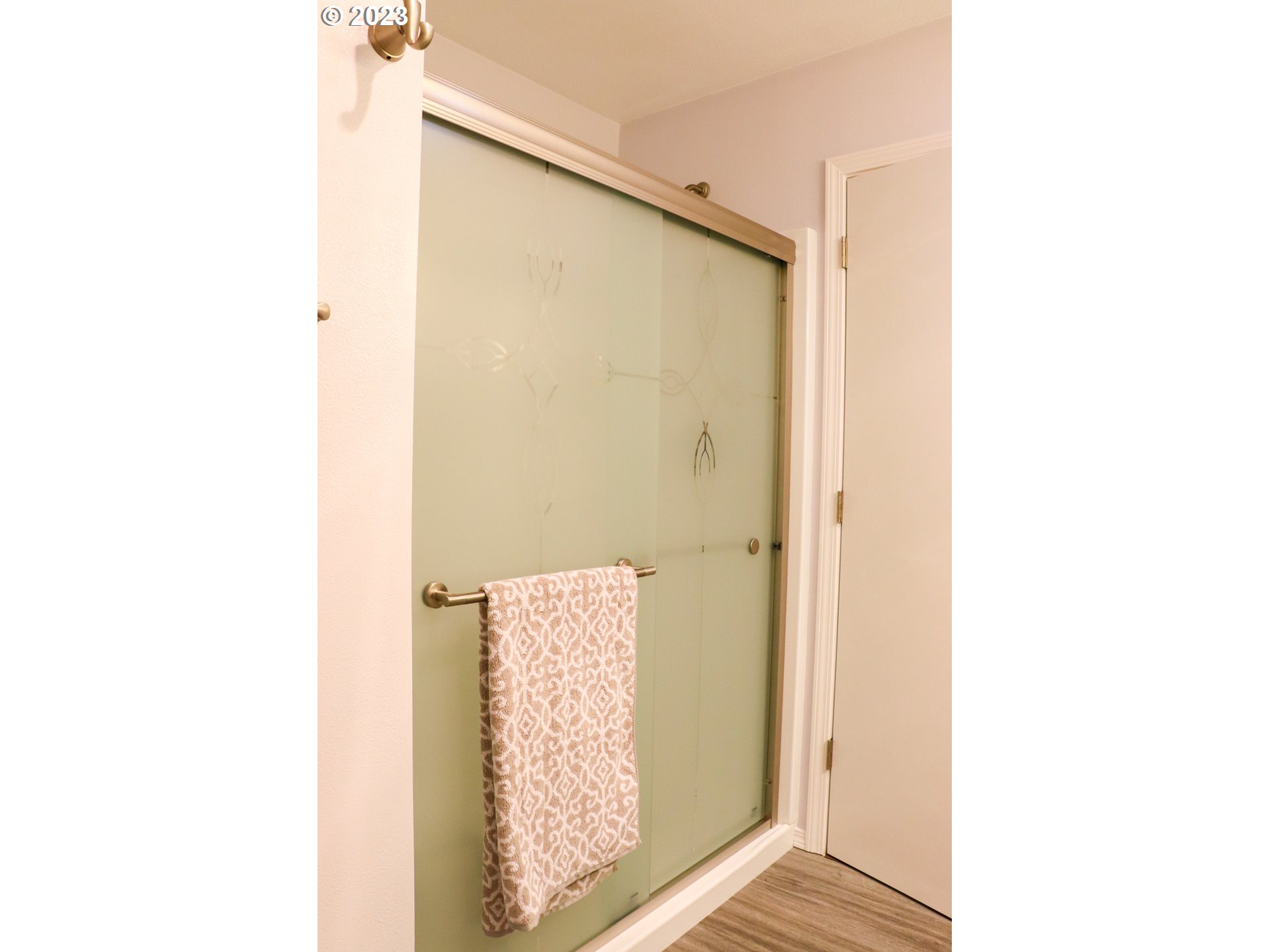 2240 23rd Street Florence, OR 97439 - Photo 30 of 37 a picture of a bathroom with a shower curtain
