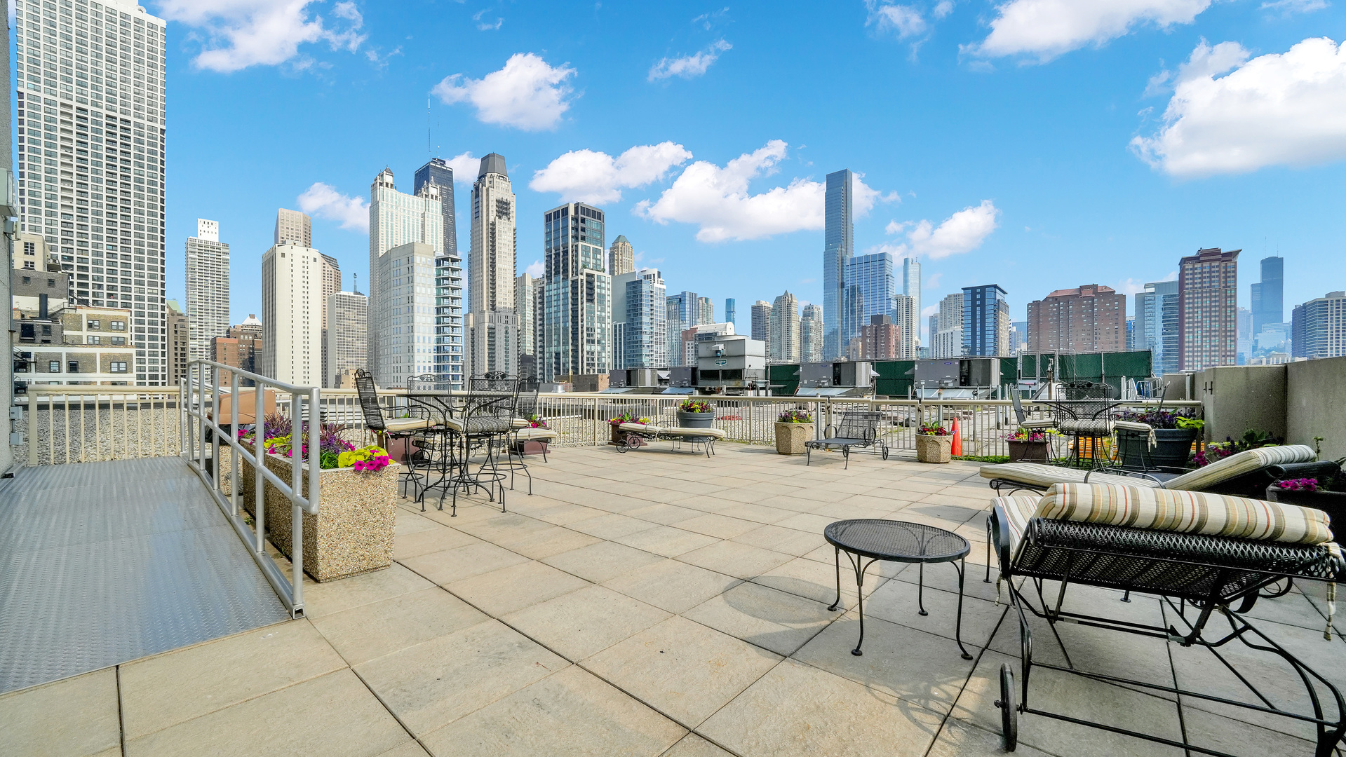 111 West Maple Street, Unit 1309 Chicago, IL 60610 - Photo 5 of 14