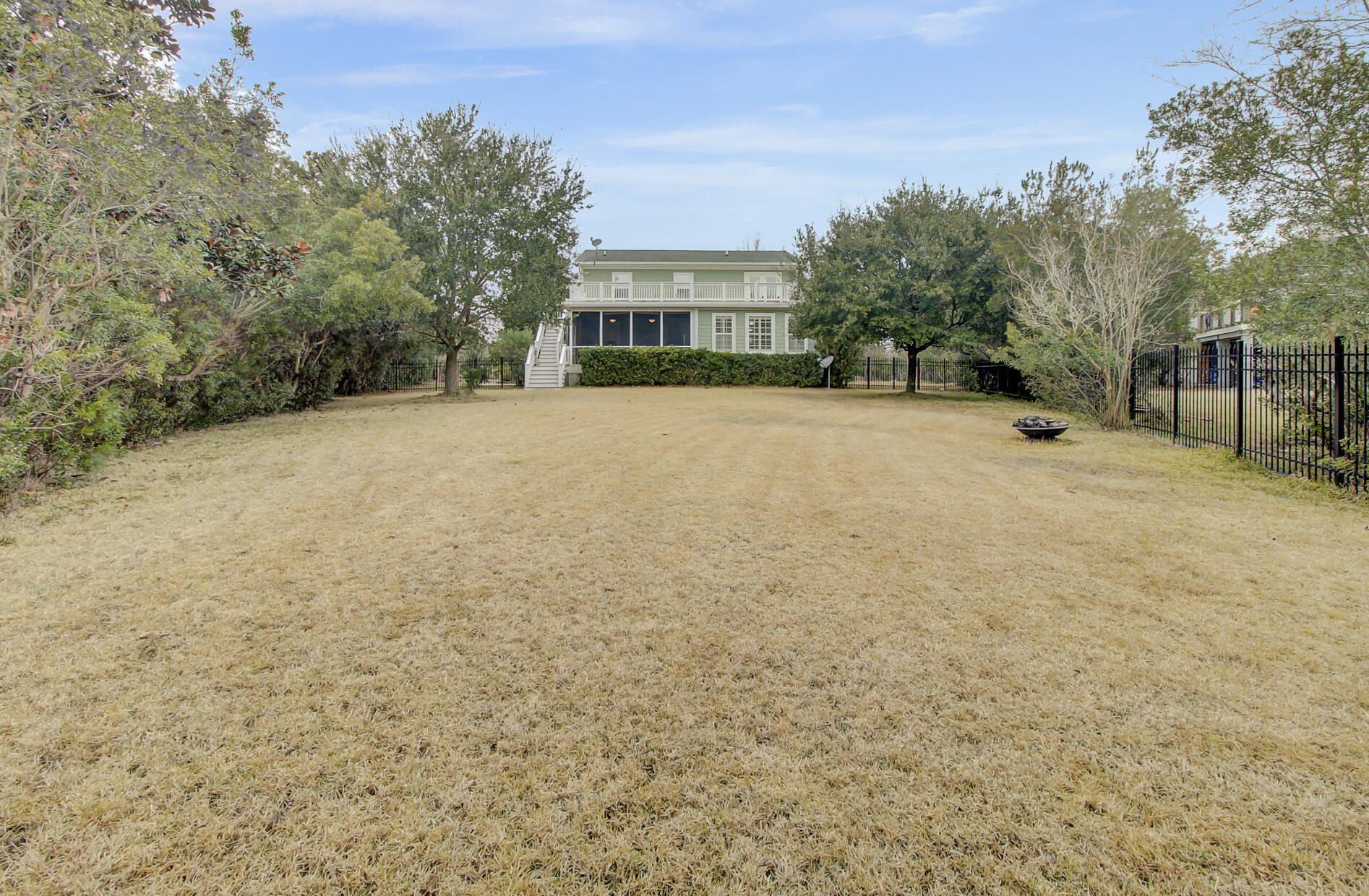 335 Commonwealth Road Mount Pleasant, SC 29466 - Photo 34 of 35 Yard