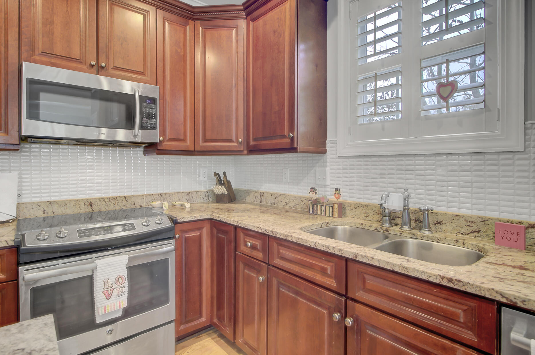 335 Commonwealth Road Mount Pleasant, SC 29466 - Photo 9 of 35 Kitchen 3