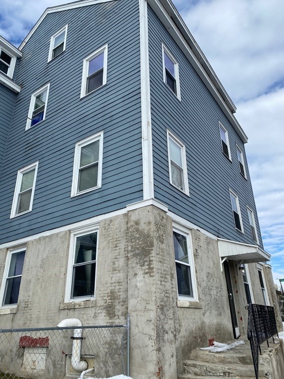 21 Sycamore Street Worcester, MA 01608 - Photo 6 of 6 Gallery Image 6