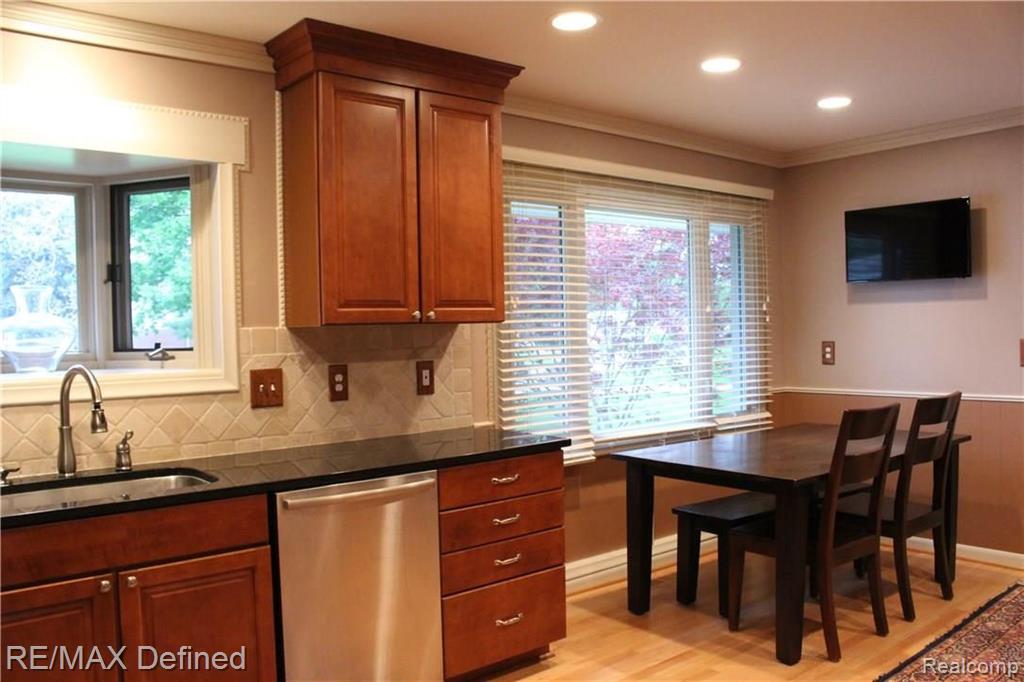 32332 Baintree Road Farmington Hills, MI 48334 - Photo 10 of 35