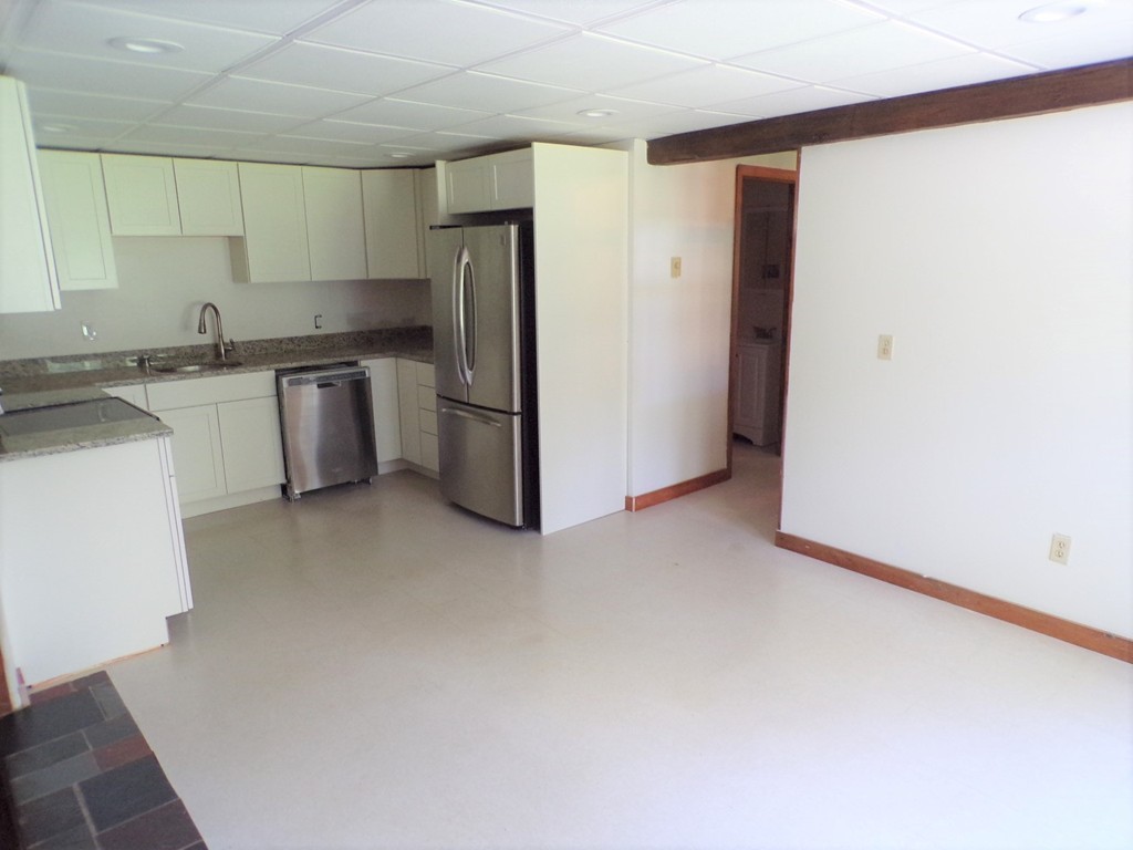 18 Camp Road Sturbridge, MA 01518 - Photo 3 of 21