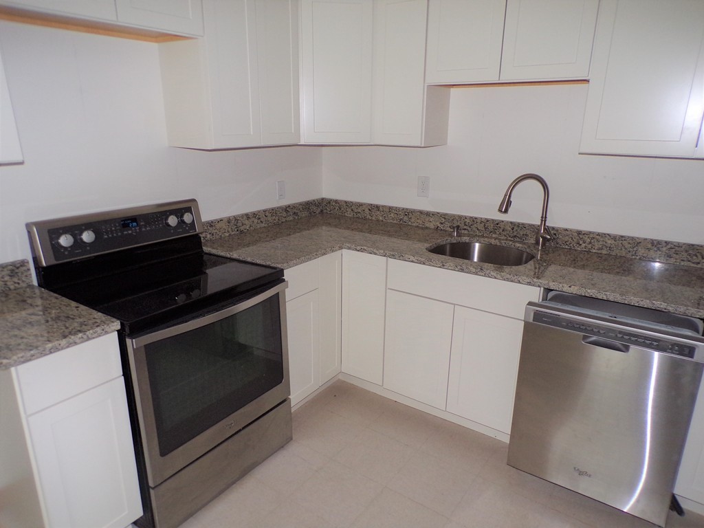 18 Camp Road Sturbridge, MA 01518 - Photo 5 of 21