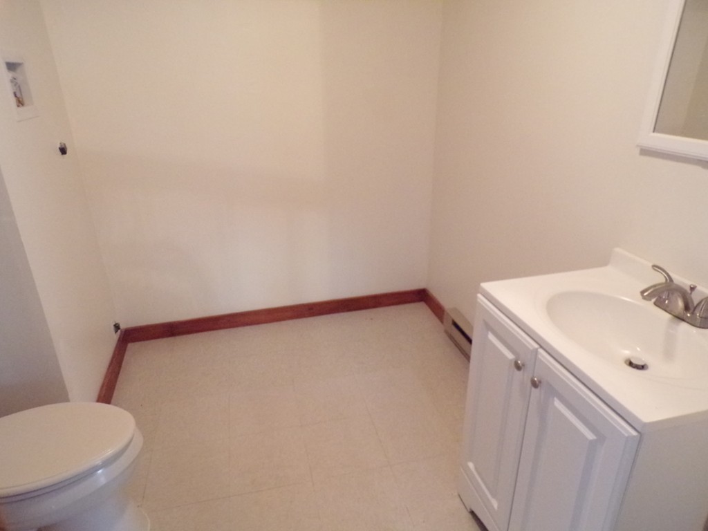 18 Camp Road Sturbridge, MA 01518 - Photo 9 of 21