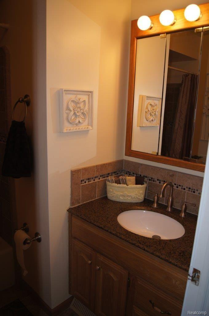 1696 Peppermill Road Lapeer, MI 48446 - Photo 21 of 35 DSC08051.jpg