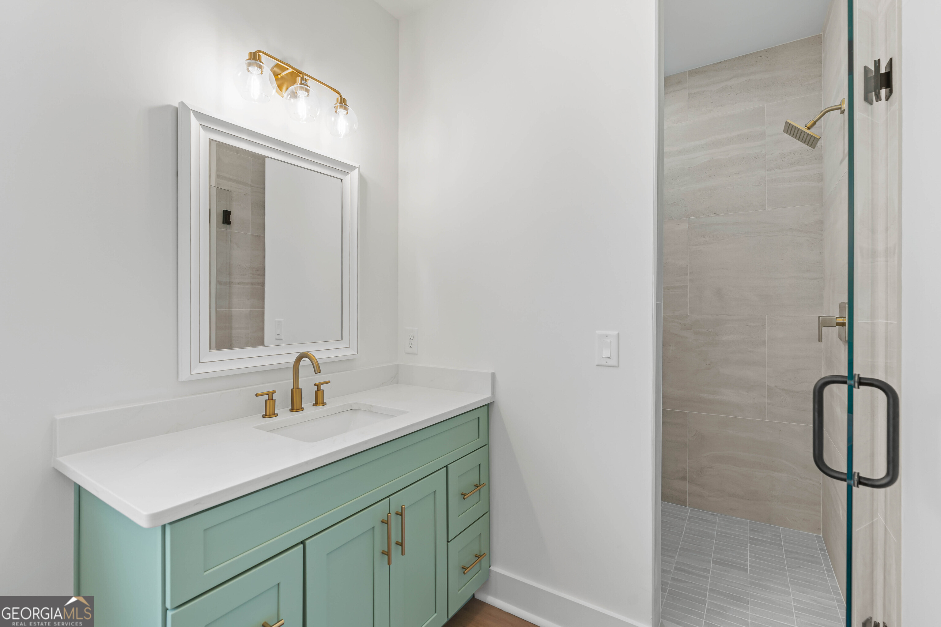 117 Oak Terrace Drive Clarkesville, GA 30523 - Photo 26 of 50 a bathroom with a sink and a mirror