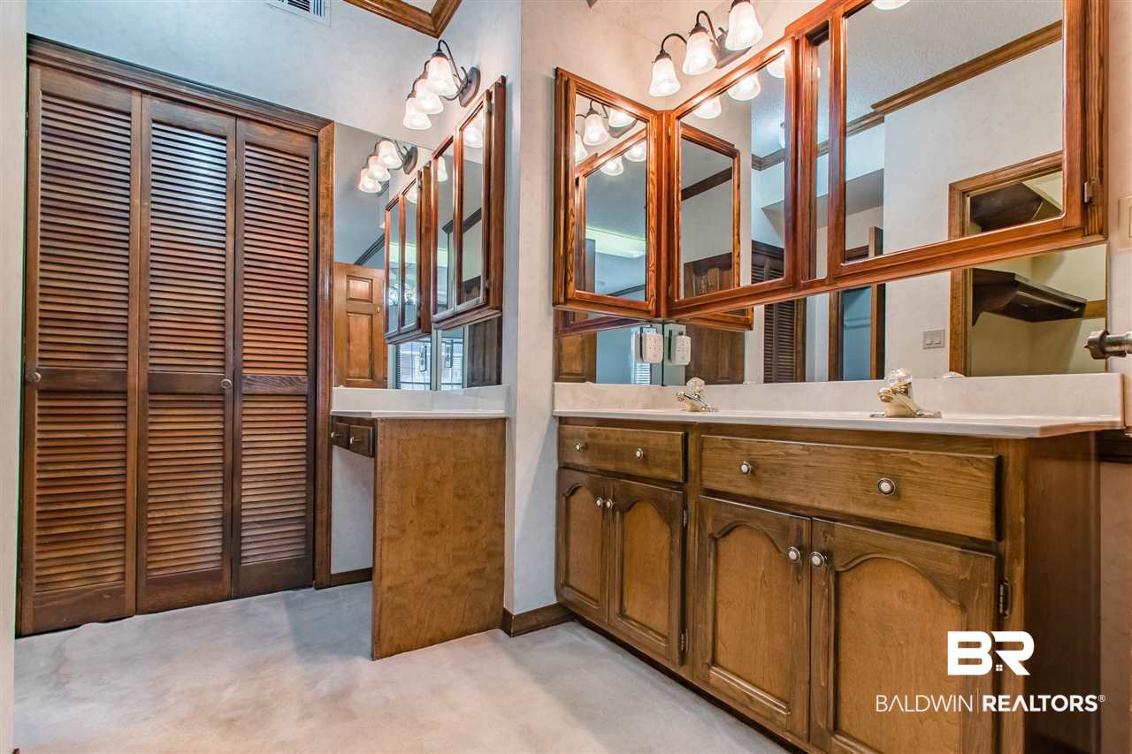 512 Southern Way Daphne, AL 36527 - Photo 22 of 43 Master Bath