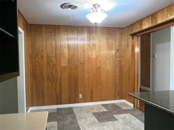 $249,500 | 502 West Wichita Street, Henrietta, TX 76365