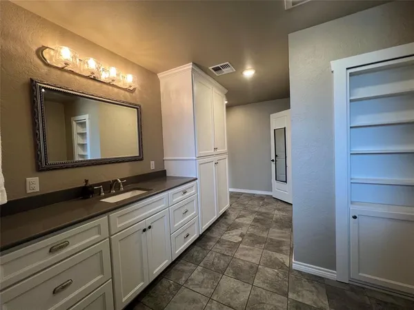 $249,500 | 502 West Wichita Street, Henrietta, TX 76365