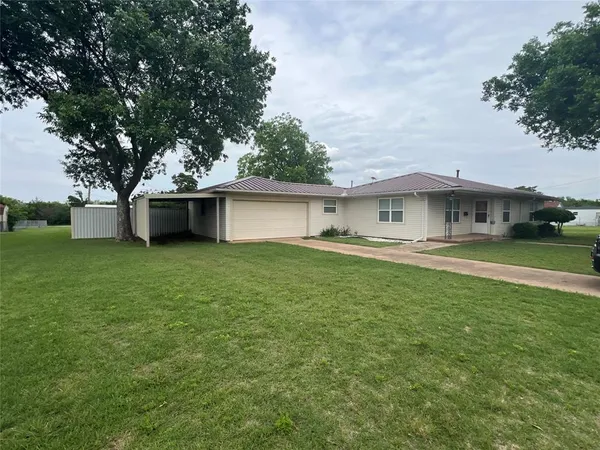 $249,500 | 502 West Wichita Street, Henrietta, TX 76365